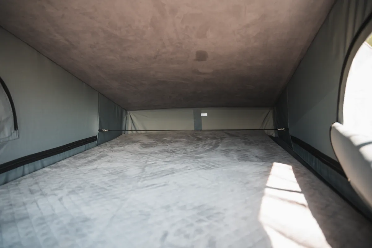 Standardbett im Aufstelldach: Liegefläche mit Matratze